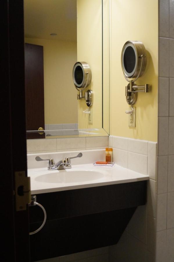 Salvatores Grand Hotel Williamsville Dış mekan fotoğraf